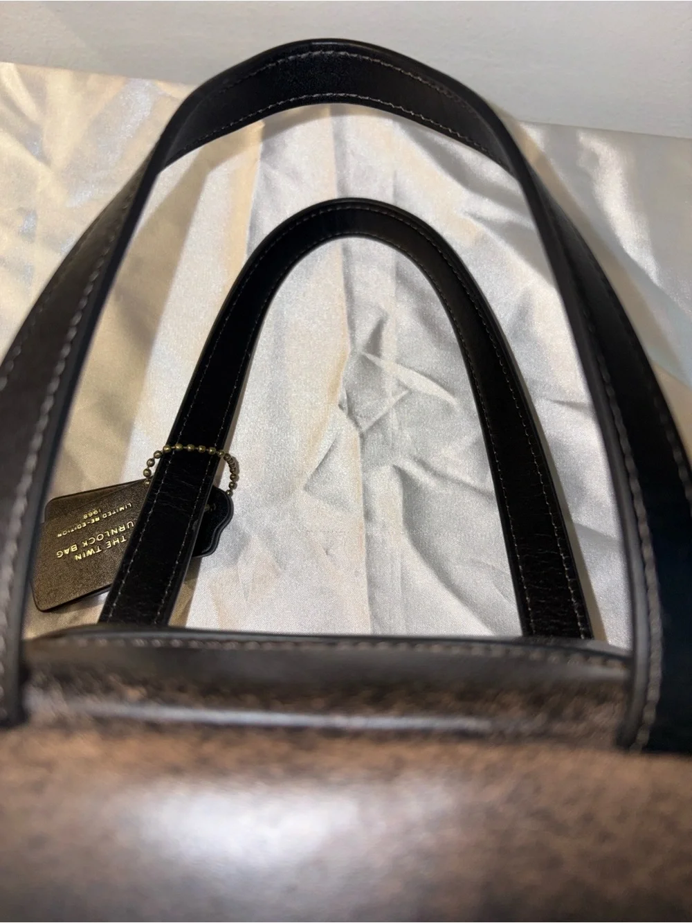 Coach Loved Leather Twin Turnlock 20 - Picture 5 of 10